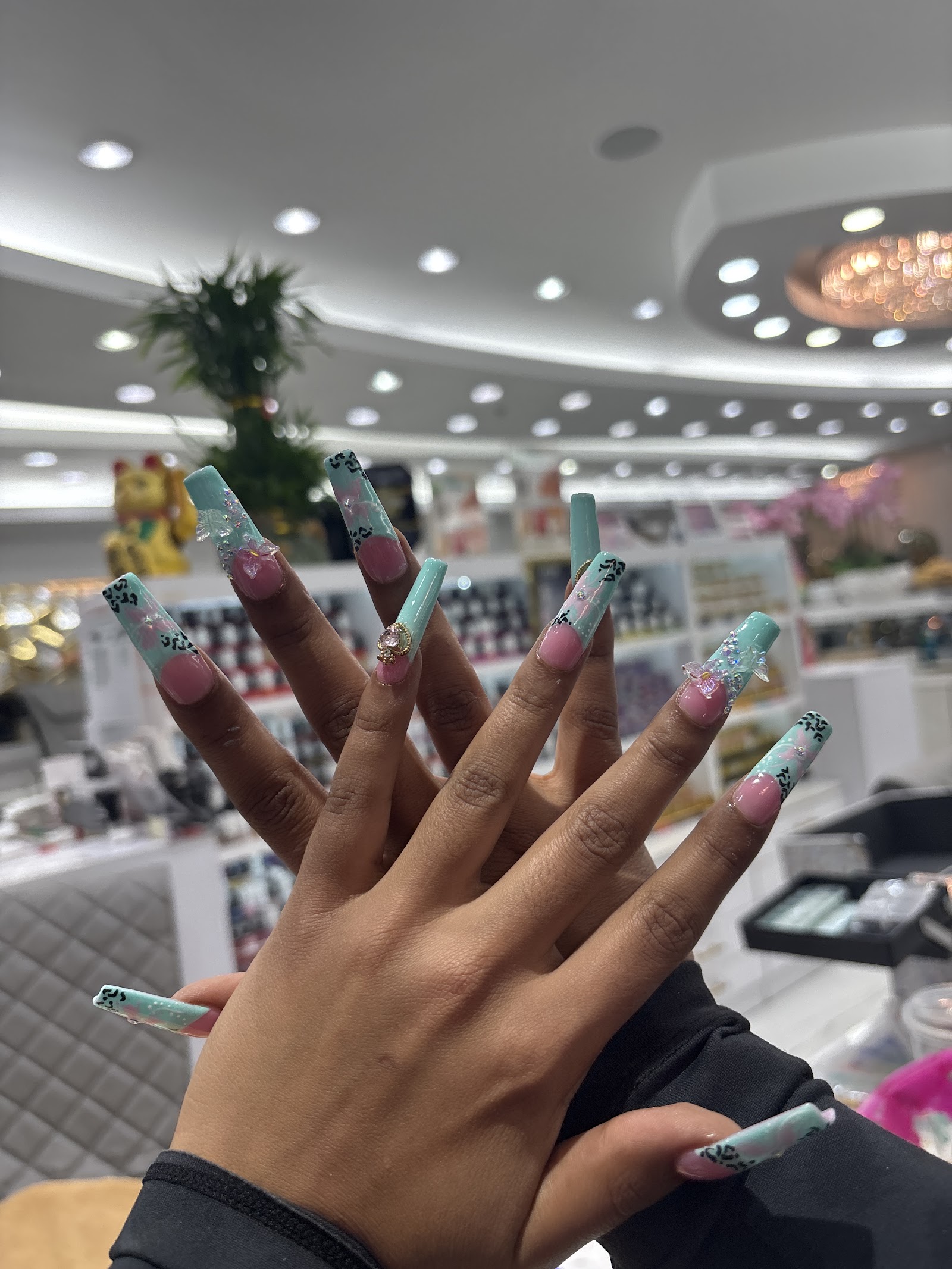 ULTRA LUX NAIL SPA & BEYOND-NON TOXIC SPA nail photo 1